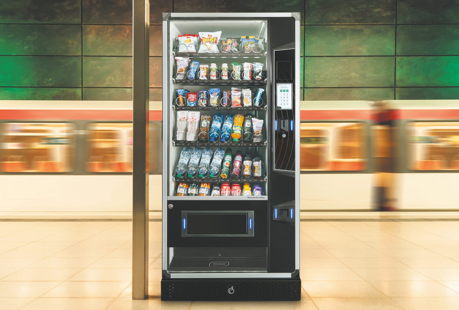 Máquina de snacks e bebidas Bianchi Flessy L instalada num espaço de grande circulação